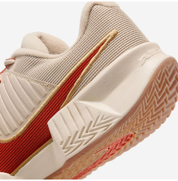Теннисные кроссовки Nike GP Challenge Pro Premium Clay FN4746-103