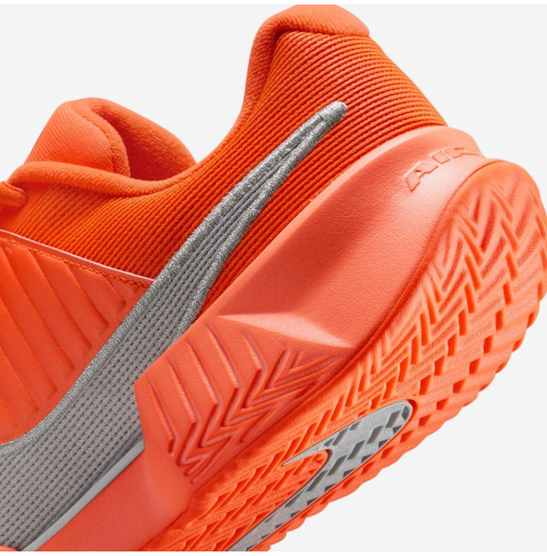 Теннисные кроссовки Nike Zoom GP Challenge Pro Premium Clay HQ2630-800